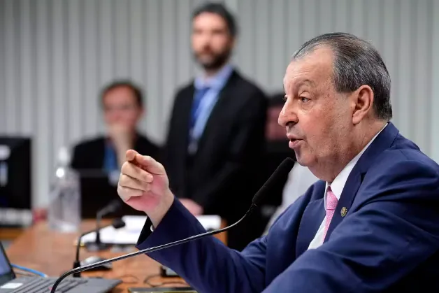 Senador Omar Aziz (PSD-AM), relator da PEC do fim da escala 6x1 no Senado